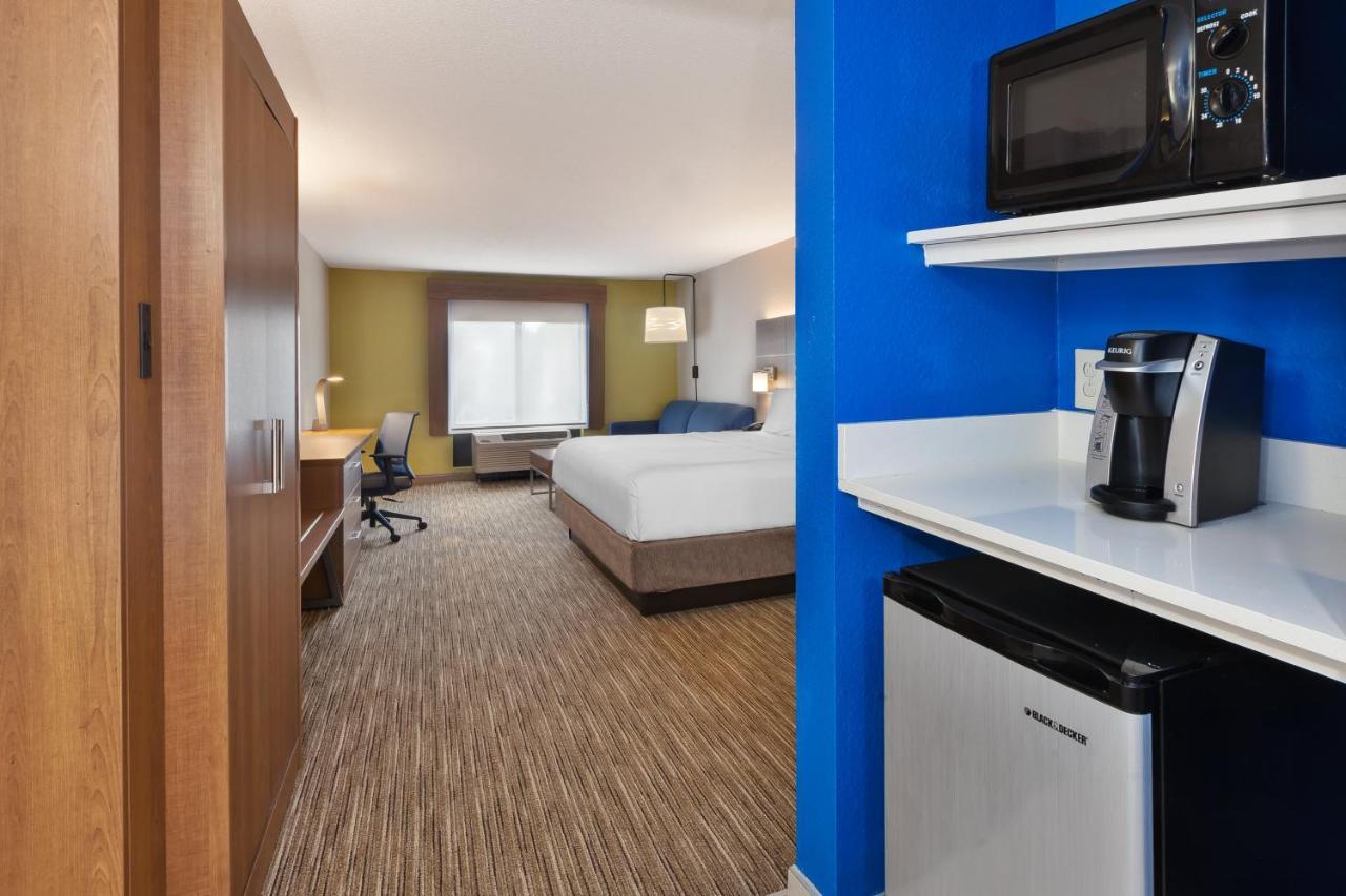 Holiday Inn Express & Suites Chesapeake By Ihg Exterior foto