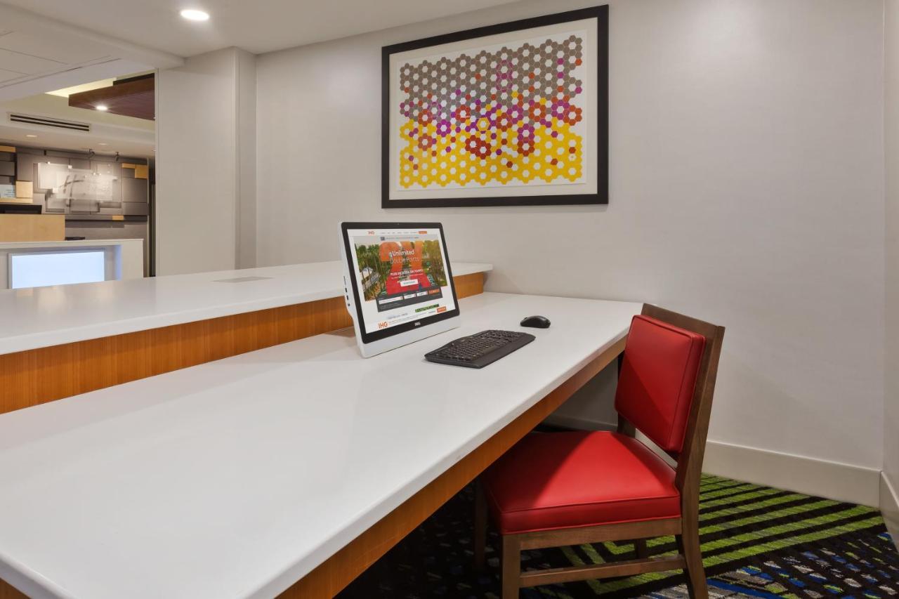 Holiday Inn Express & Suites Chesapeake By Ihg Exterior foto
