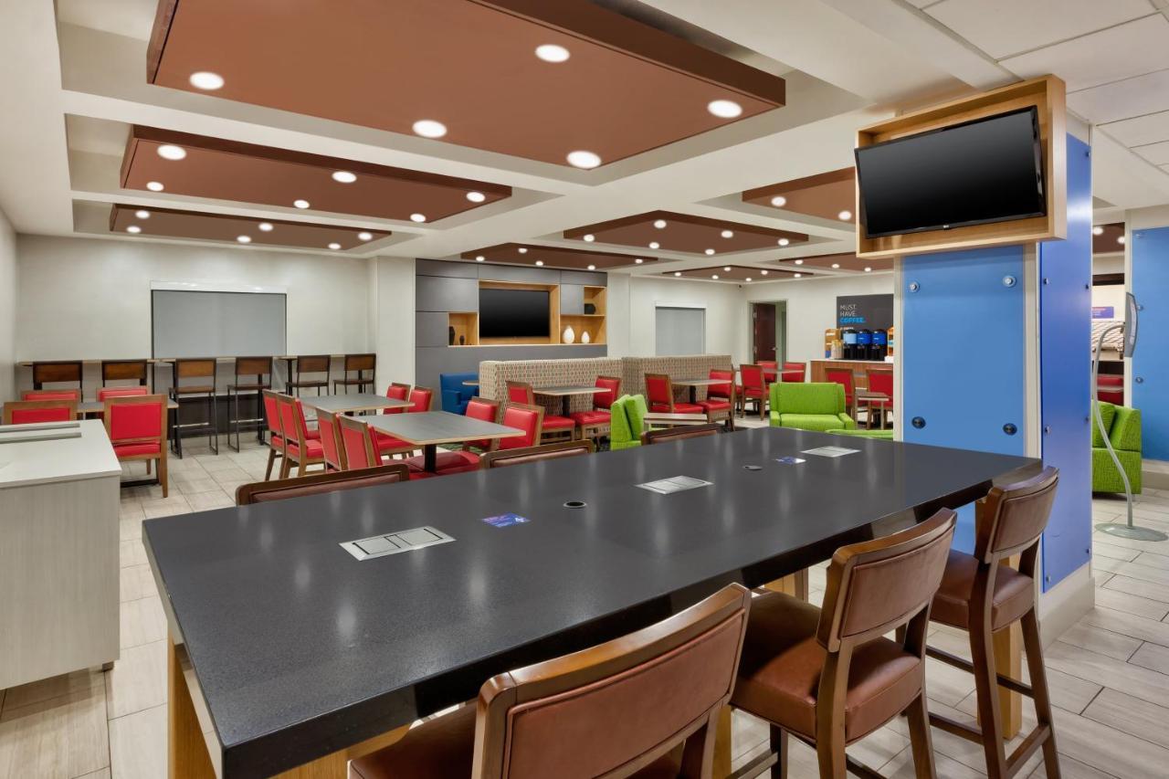 Holiday Inn Express & Suites Chesapeake By Ihg Exterior foto
