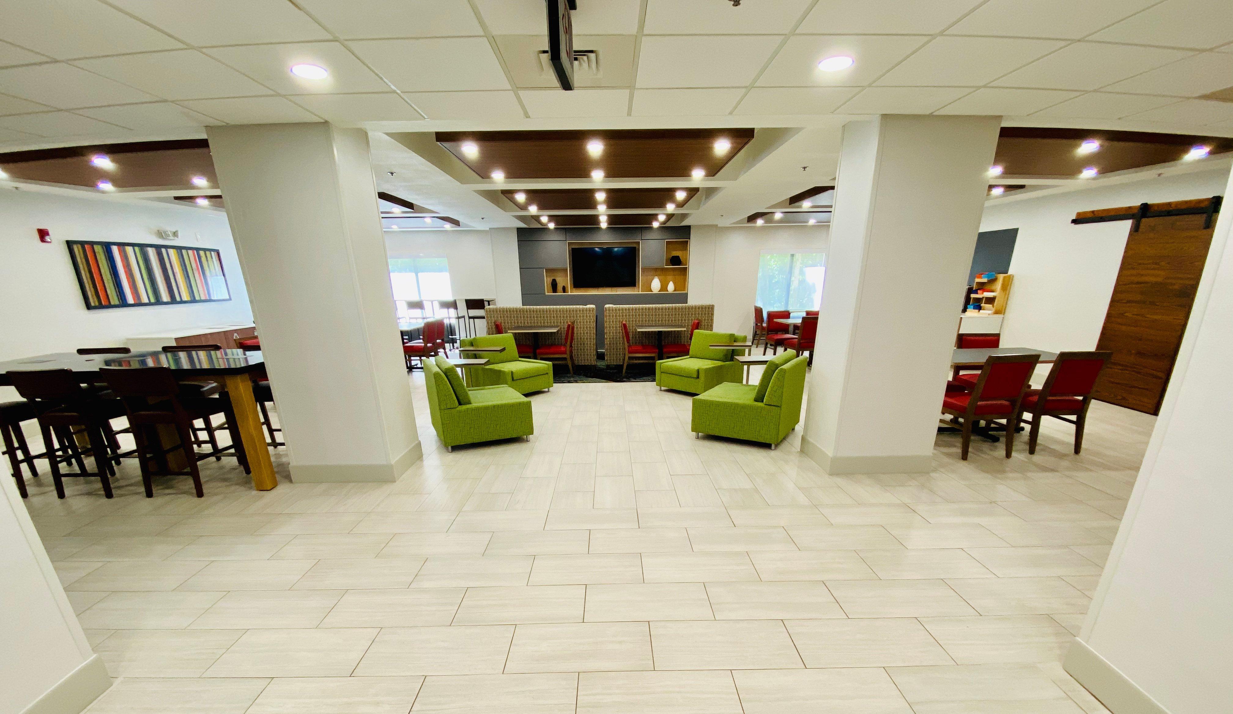 Holiday Inn Express & Suites Chesapeake By Ihg Exterior foto
