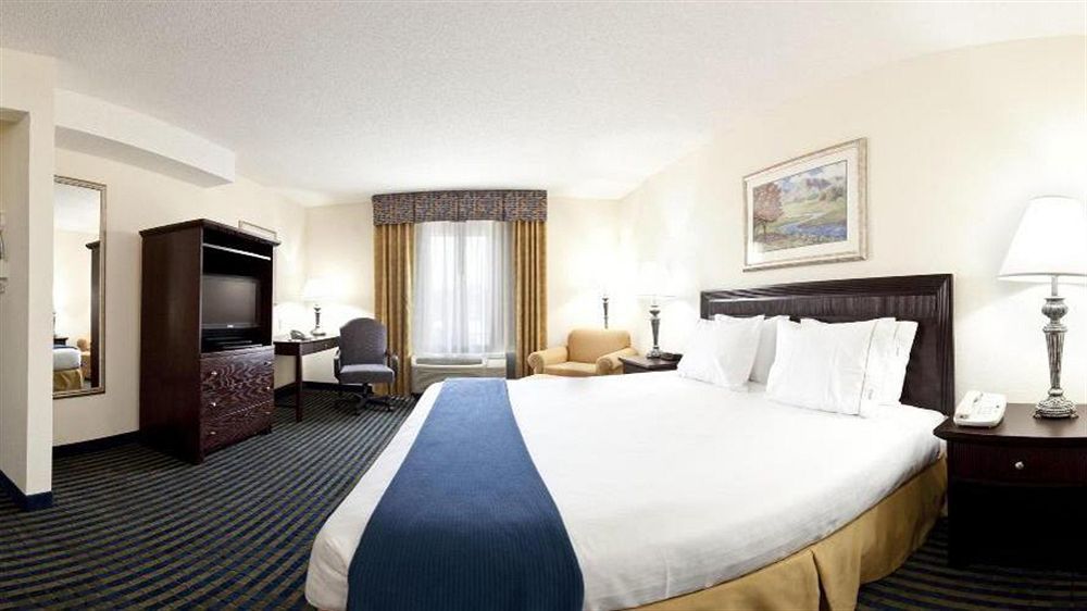 Holiday Inn Express & Suites Chesapeake By Ihg Exterior foto